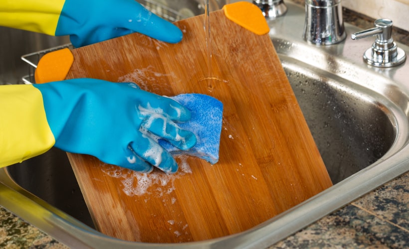 شستن ظروف چوبی