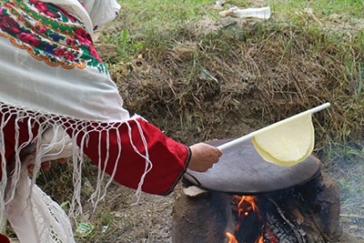 نان یوخا نان محلی قزوین است که میتوان درخانه طبخ کرد
